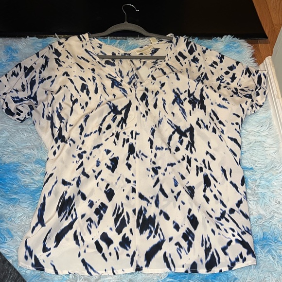 Cynthia Rowley Tops - Cynthia rowley 100 % silk medium blouse